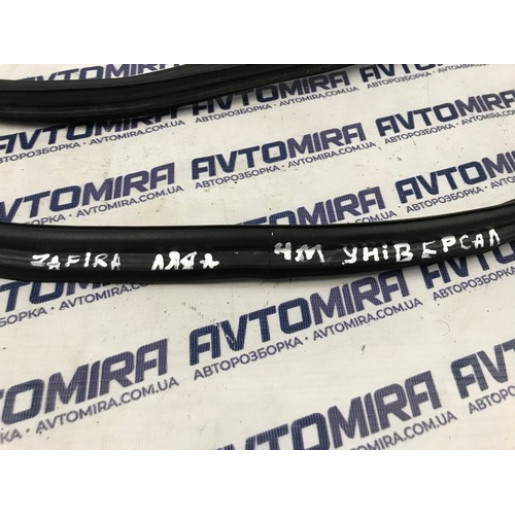 Ущільнювач кришки багажника Opel Zafira B 2005-2011 13128771